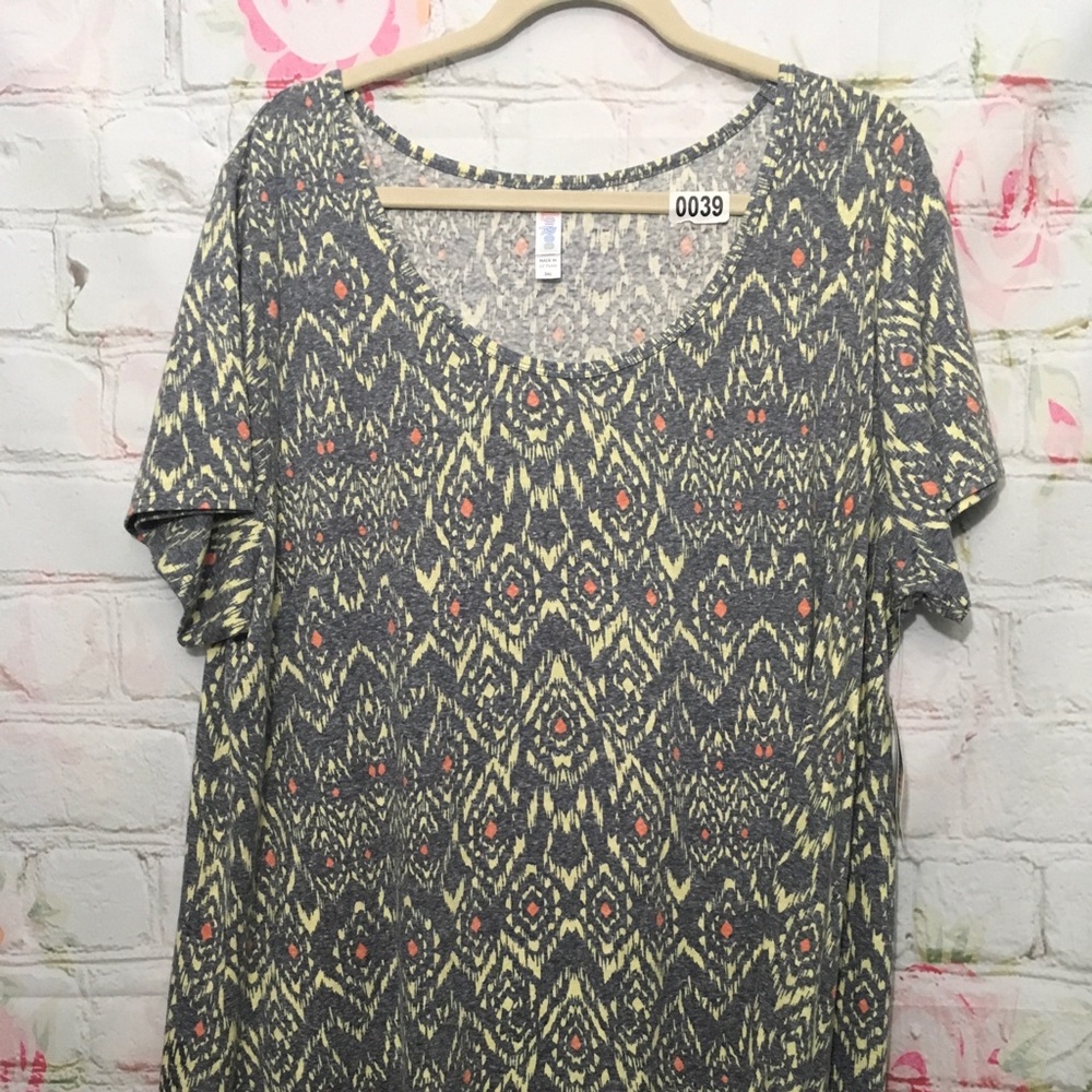 LuLaRoe NWT Classic Tee